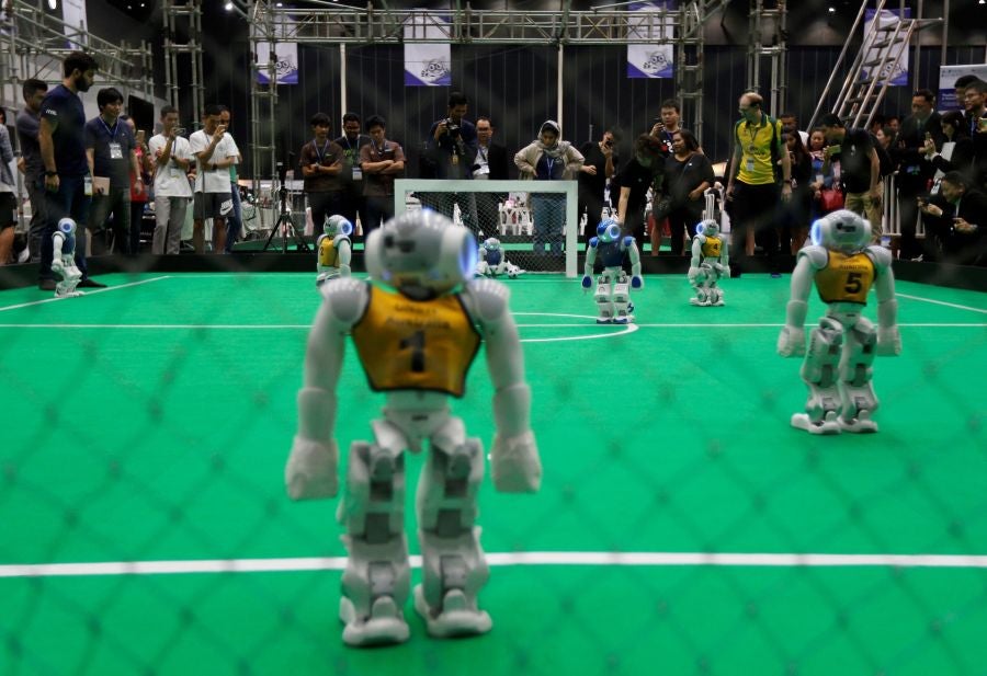 Más de 1000 estudiantes de 25 países participan en Bangkok en la RoboCup Asia-Pacífico. Se trata de la primera competición deportivo-robótica que se celebra en la región.