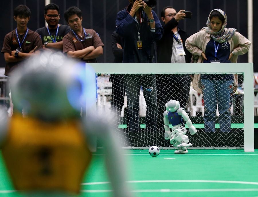 Más de 1000 estudiantes de 25 países participan en Bangkok en la RoboCup Asia-Pacífico. Se trata de la primera competición deportivo-robótica que se celebra en la región.