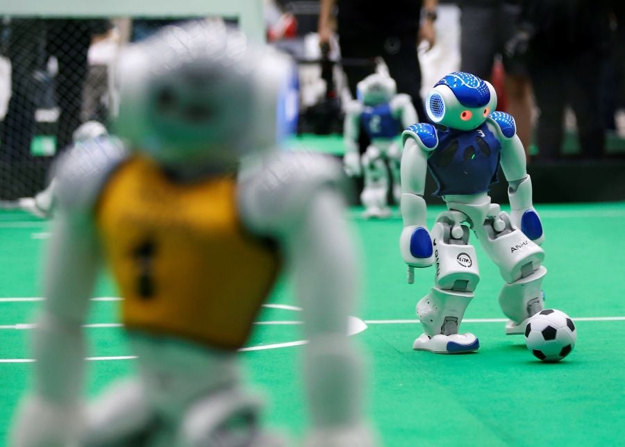 Más de 1000 estudiantes de 25 países participan en Bangkok en la RoboCup Asia-Pacífico. Se trata de la primera competición deportivo-robótica que se celebra en la región.