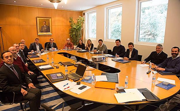 El nuevo Consejo de Administración de la Real, en su primera reunión de ayer por la tarde en Anoeta.