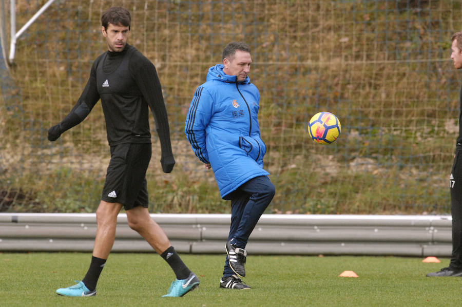 Eusebio ha citado a sus jugadores esta mañana en Zubieta para el último entrenamiento antes del debi de mañana en San Mamés contra el Athletic). 