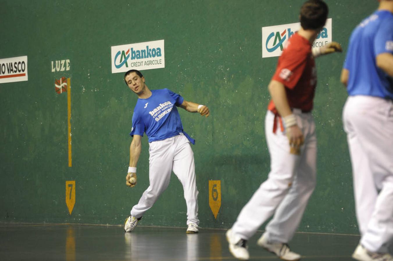 Eneko Labaka y Eskiroz, a la final tras imponerse 21-22