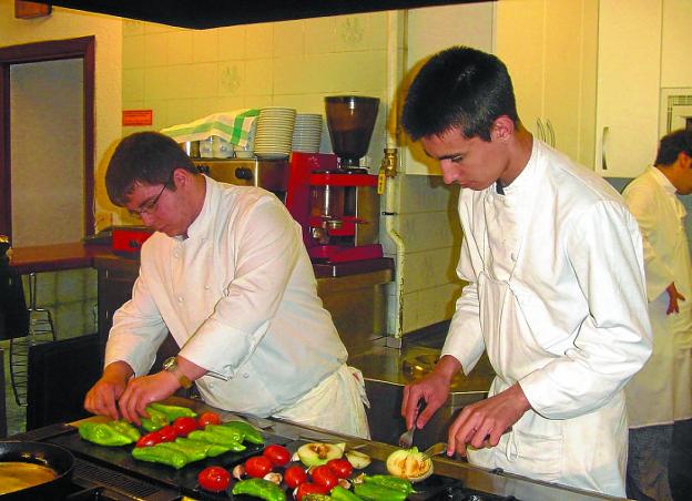 Para jóvenes. Los talleres de cocina serán una de las propuestas que se pondrán en marcha en el centro.
