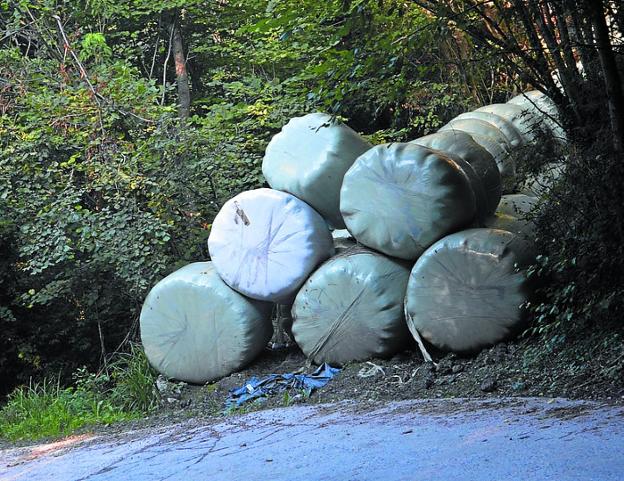 Silo bolak. Hauek egiteko plastikoaren bilketa asteartean. 