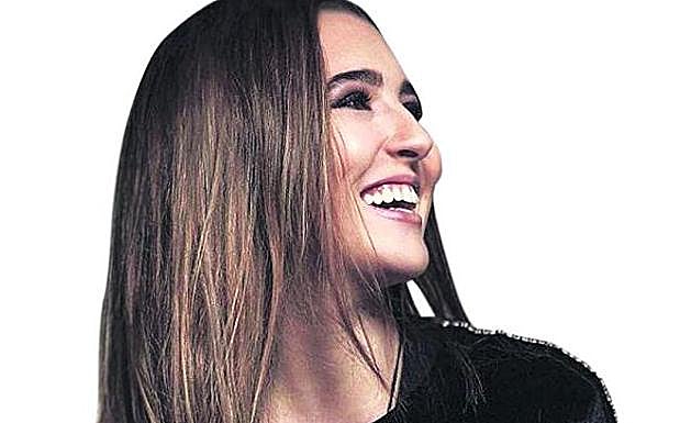 La joven estudia márketing, pinta, boxea y triunfa en las redes sociales.