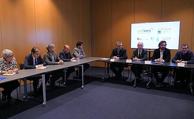 Cellnex firma un convenio con entidades para desarrollar el IoT en viviendas sociales