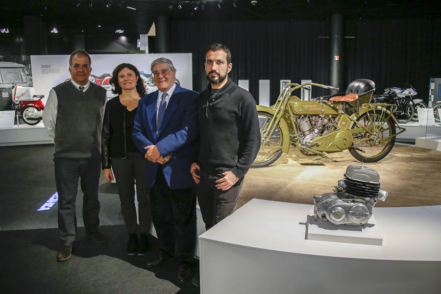 El Museo Nacional de Ciencia y Tecnología de España (MUNCYT) conjuga la astronomía y el mundo del motociclismo en 'Universo Moto', exposición de más de 90 piezas que abre sus puertas este sábado 23 de diciembre.