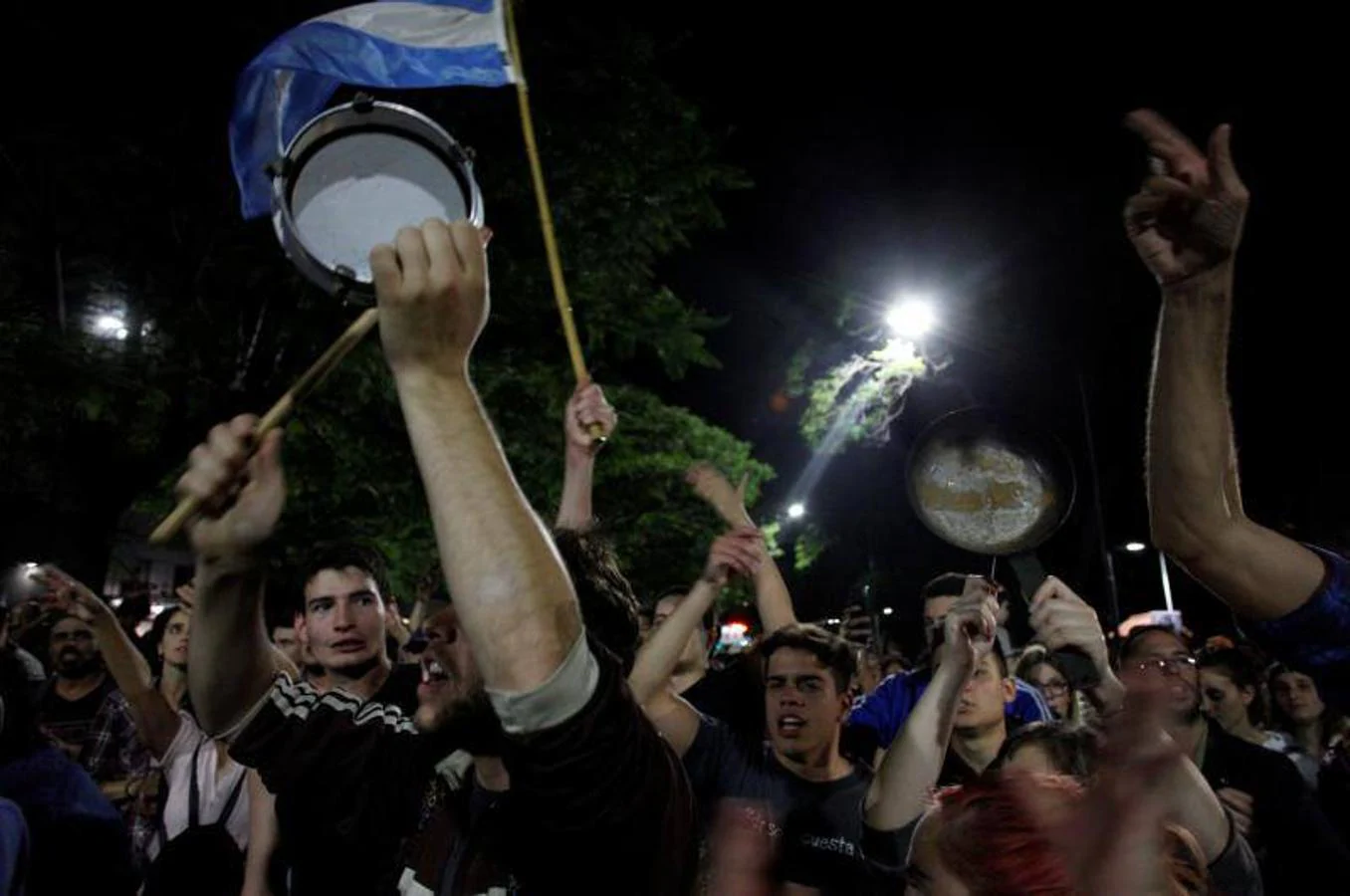 Más de un centenar de personas resultaron heridos durante las protestas en el exterior del Congreso