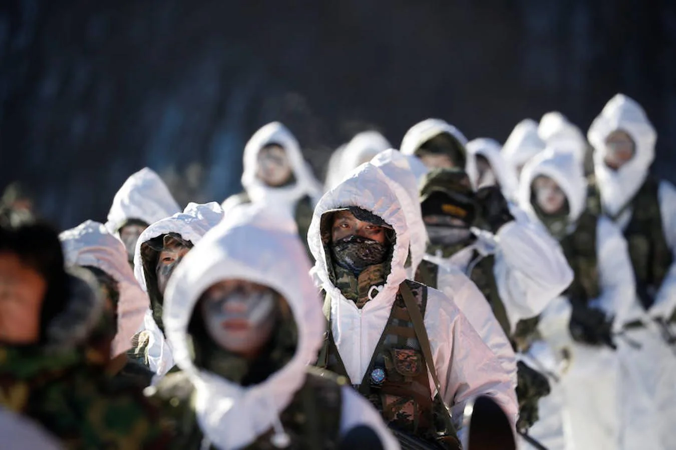 Los marines de Corea del Sur y de Estados Unidos realizan un duro entrenamiento militar de invierno en Corea del Sur. El entrenamiento, que pone a prueba el límite de los marines en situaciones extremas, comenzó el 4 de diciembre y finalizará el 22 del mismo mes.