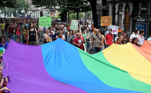 Manifestracion por la igualdad del colectivo LGTB durante la celebracion del Dia del Orgullo Gay,