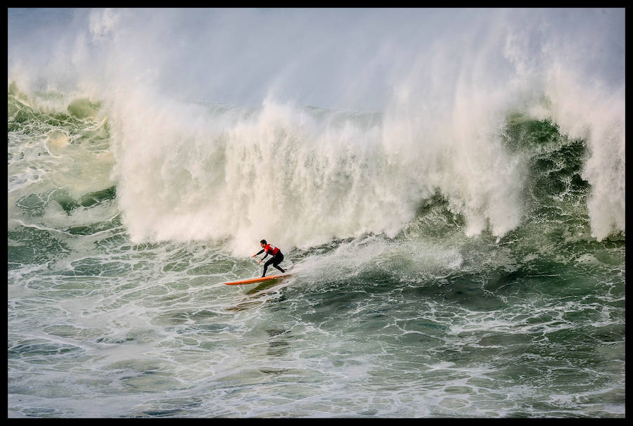 El estadounidense Nic Lamb ha sido el ganador de la duodécima edición del XII Punta Galea Challenge, campeonato internacional de surf sobre olas grandes disputado este sábado en aguas del Abra de Getxo, que ha contado con la participación de 24 surfistas y olas de hasta seis metros de altura.
