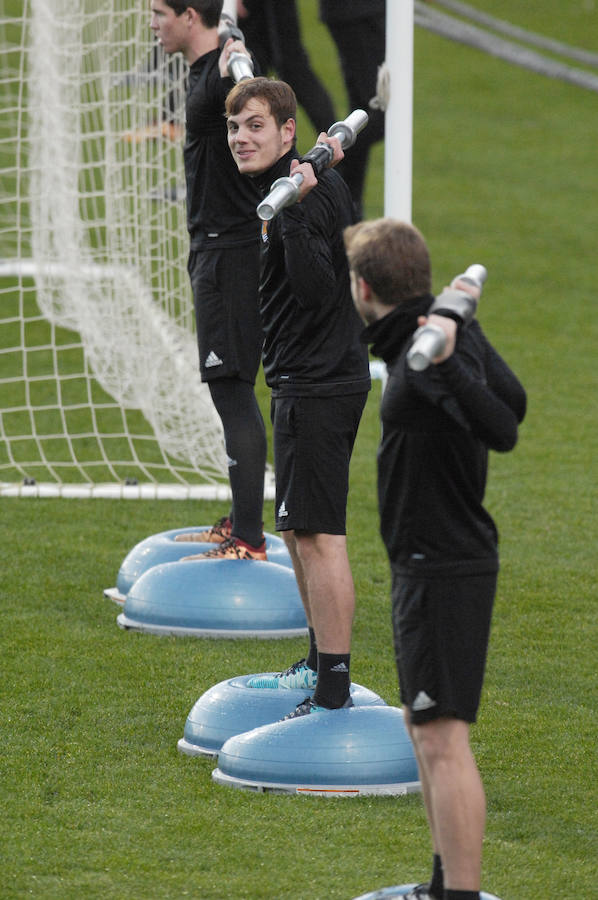 La plantilla de la Real Sociedad, se ha ejercitado este sábado por la tarde en Zubieta con las ausencias de Januzaj y De la Bella.