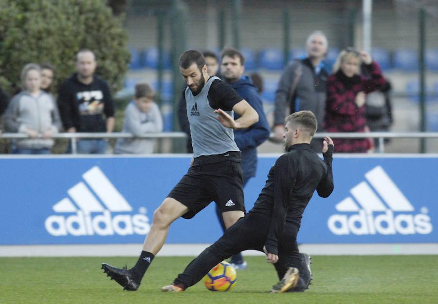 La plantilla de la Real Sociedad, se ha ejercitado este sábado por la tarde en Zubieta con las ausencias de Januzaj y De la Bella.