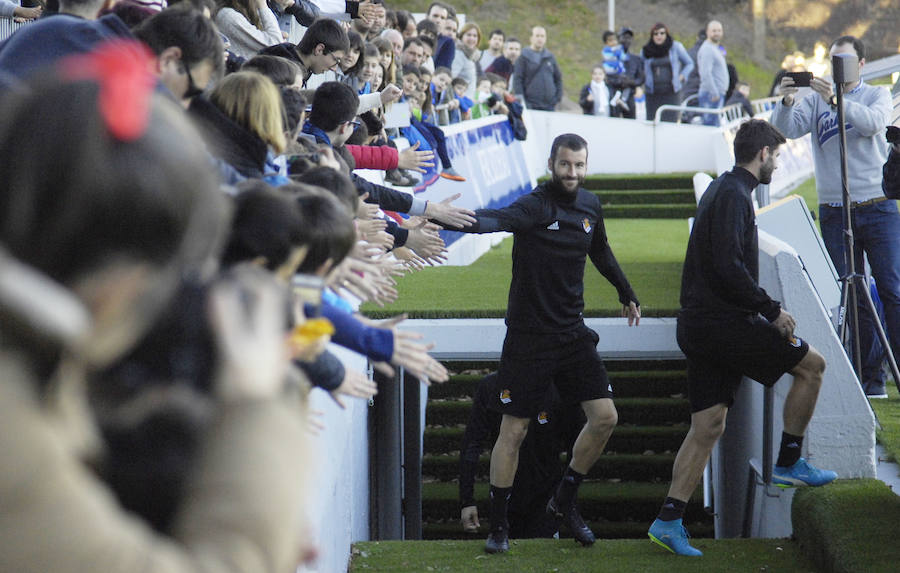 La plantilla de la Real Sociedad, se ha ejercitado este sábado por la tarde en Zubieta con las ausencias de Januzaj y De la Bella.