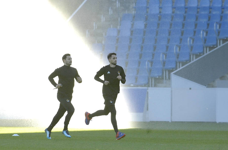 La plantilla de la Real Sociedad, se ha ejercitado este sábado por la tarde en Zubieta con las ausencias de Januzaj y De la Bella.
