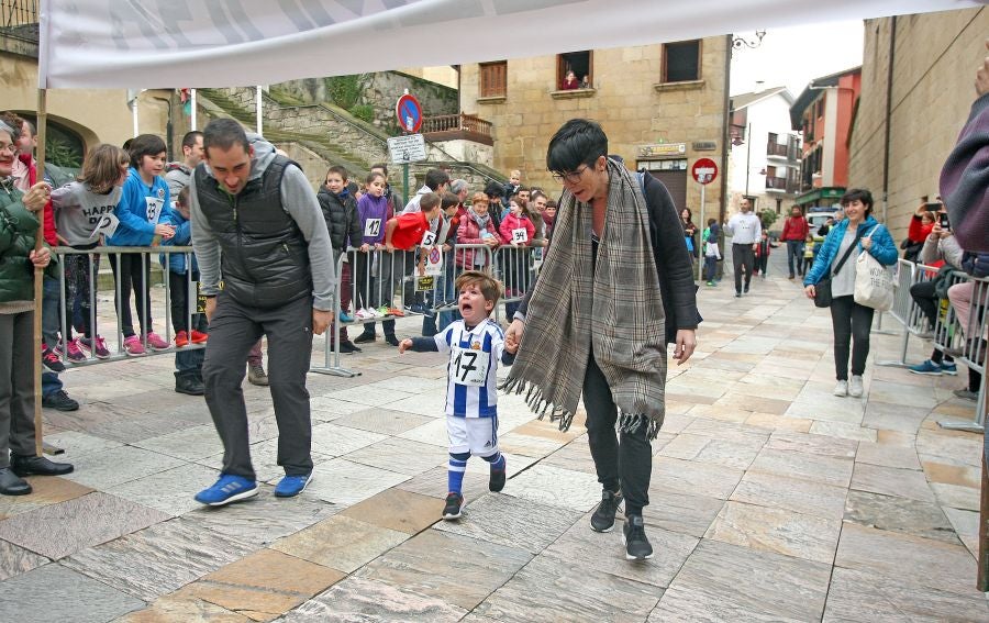Los más pequeños se han sumado a esta sana tradición de terminar el año con una carrerita. 