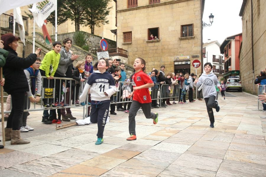 Los más pequeños se han sumado a esta sana tradición de terminar el año con una carrerita. 