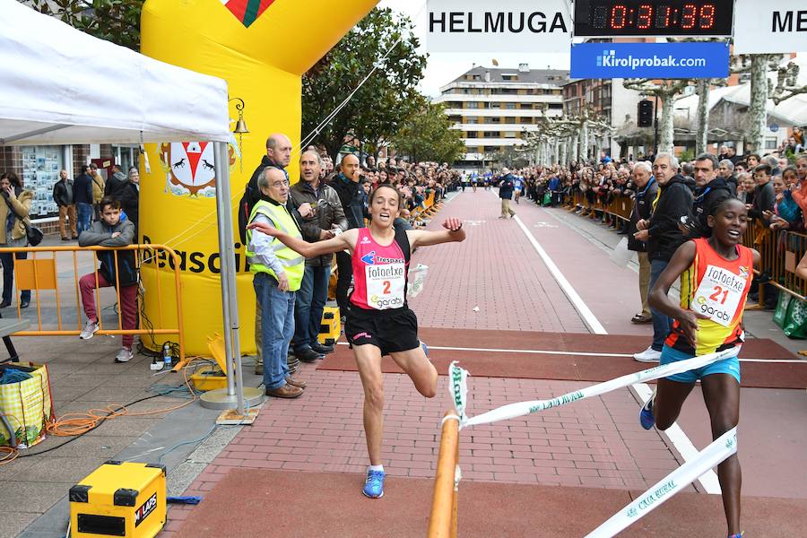 La San Silvestre de Beasain ha sido un año más un éxito tanto en participación como en l.a gente que ha seguido la prueba en directo animando a los corredores.