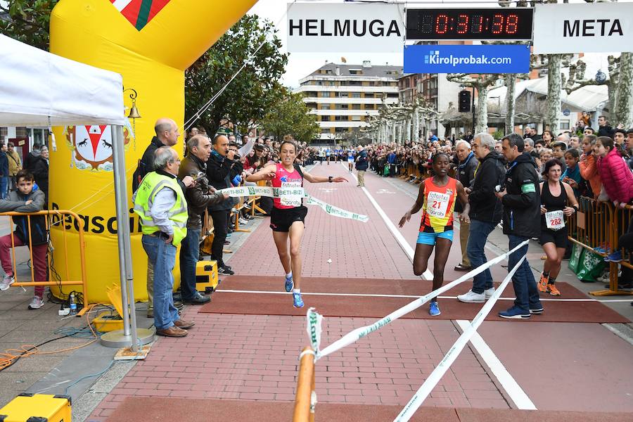 La San Silvestre de Beasain ha sido un año más un éxito tanto en participación como en l.a gente que ha seguido la prueba en directo animando a los corredores.