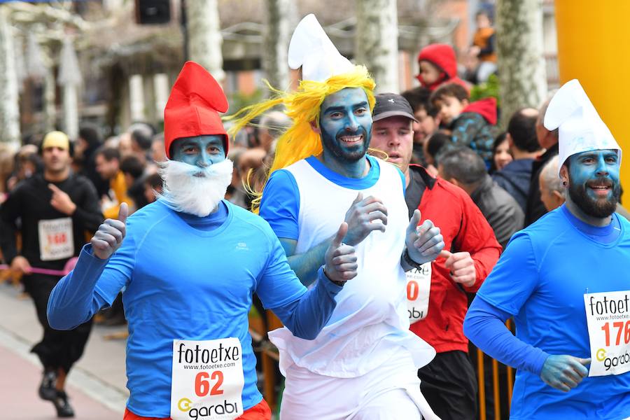 La San Silvestre de Beasain ha sido un año más un éxito tanto en participación como en l.a gente que ha seguido la prueba en directo animando a los corredores.