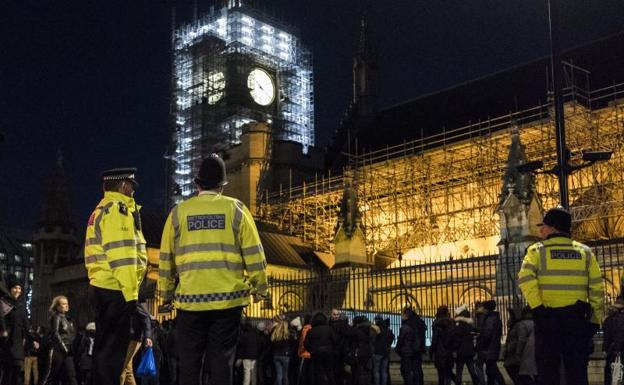 Varios policías, en Londres. 