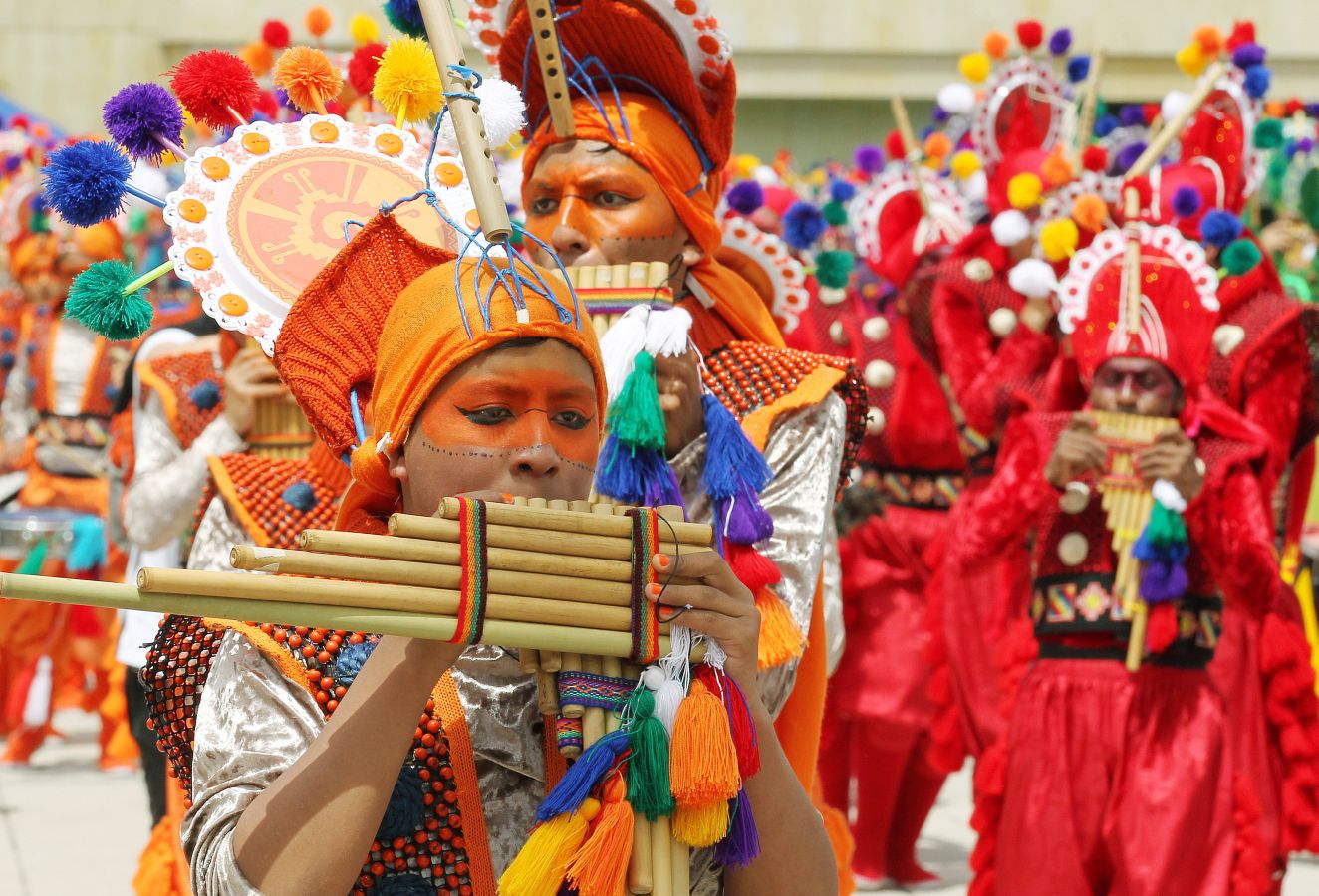 El Carnaval de Negros y Blancos inunda de color, alegría y bailes las calles de la localidad colombiana de Pasto