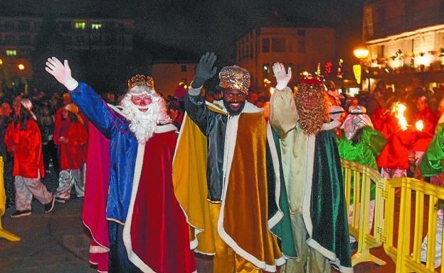 Melchor, Gaspar y Baltasar el año pasado a su llegada a Goikoplaza.