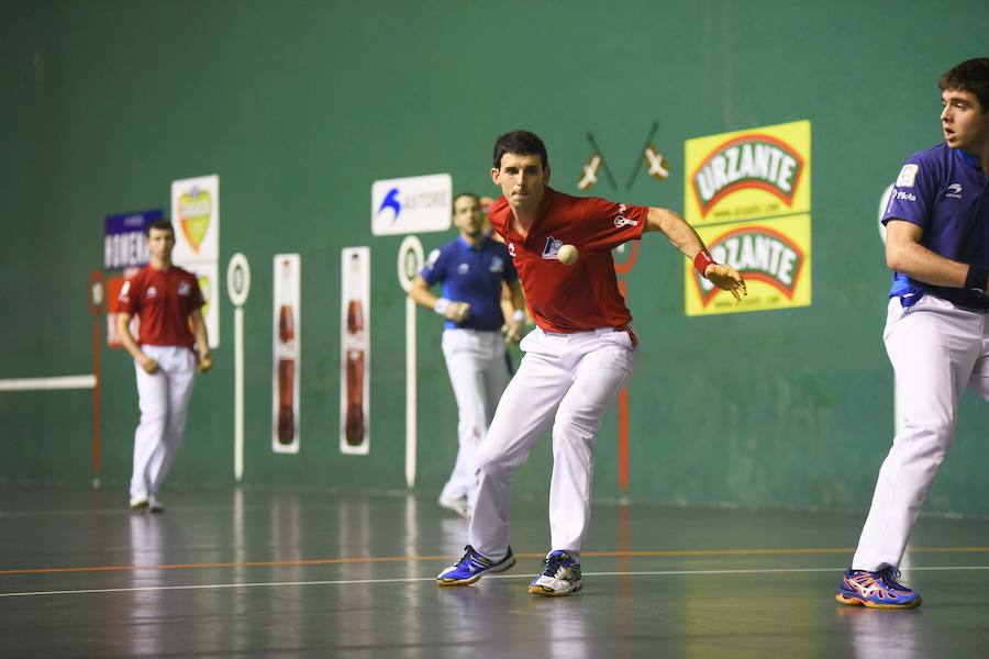 Altuna y Martija consolidan su liderato en el Campeonato de Parejas con una sufrida victoria por 22-19 ante Irribarria y Merino II cosechada este viernes en un Beotibar de Tolosa lleno.