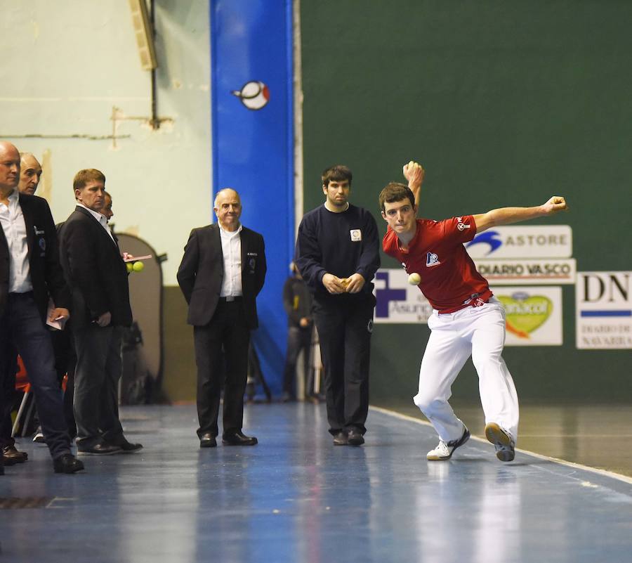 Altuna y Martija consolidan su liderato en el Campeonato de Parejas con una sufrida victoria por 22-19 ante Irribarria y Merino II cosechada este viernes en un Beotibar de Tolosa lleno.