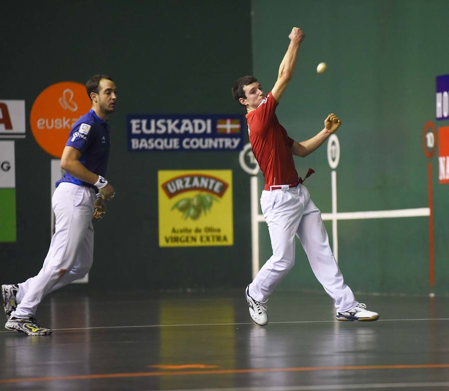 Altuna y Martija consolidan su liderato en el Campeonato de Parejas con una sufrida victoria por 22-19 ante Irribarria y Merino II cosechada este viernes en un Beotibar de Tolosa lleno.