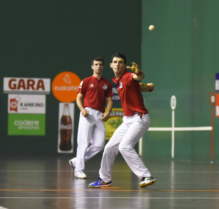 Altuna y Martija consolidan su liderato en el Campeonato de Parejas con una sufrida victoria por 22-19 ante Irribarria y Merino II cosechada este viernes en un Beotibar de Tolosa lleno.