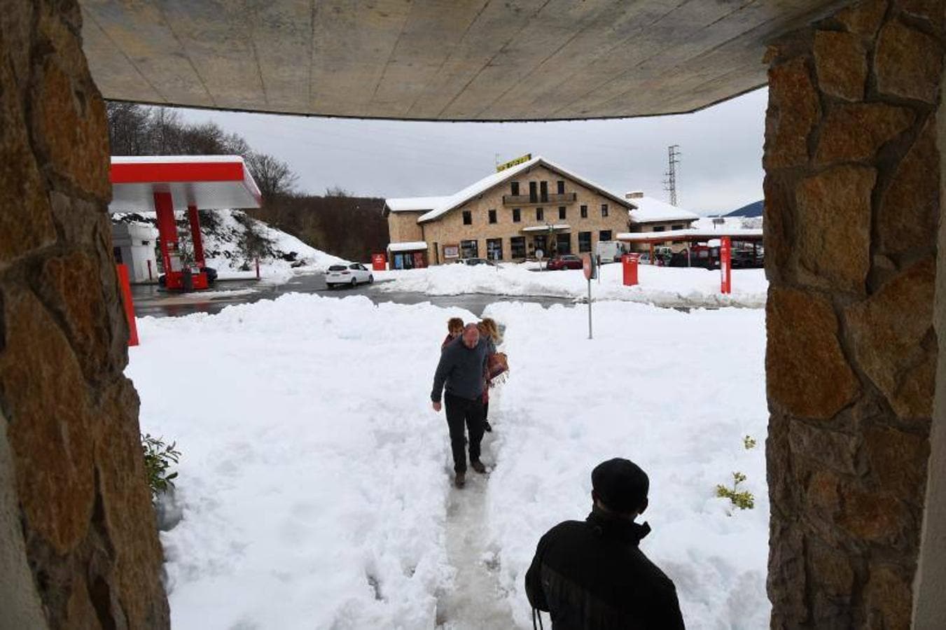 La tradición del Astotxo Eguna se cumplió en Lazkao pese a la nieve que cubría las calles y las gélidas temperaturas