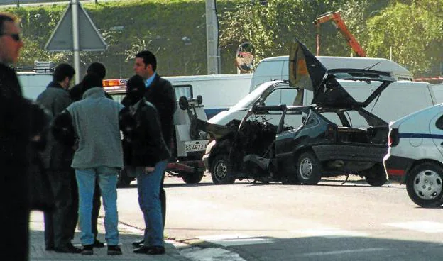 Los terroristas colocaron una bomba lapa en el coche particular de José Ignacio Iruretagoiena. 