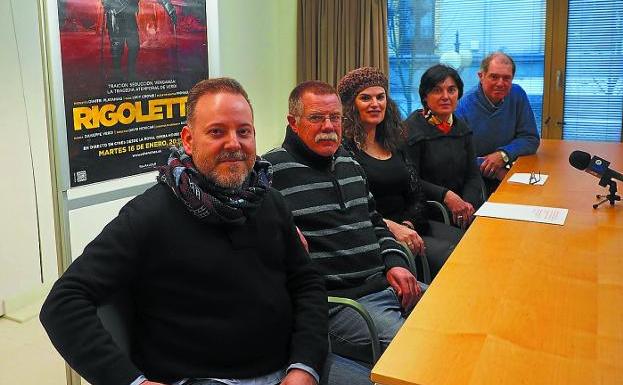 Presentación. Amigos de la ópera de Zumarraga y Urretxu, ayer en la casa de cultura Zelai Arizti. 