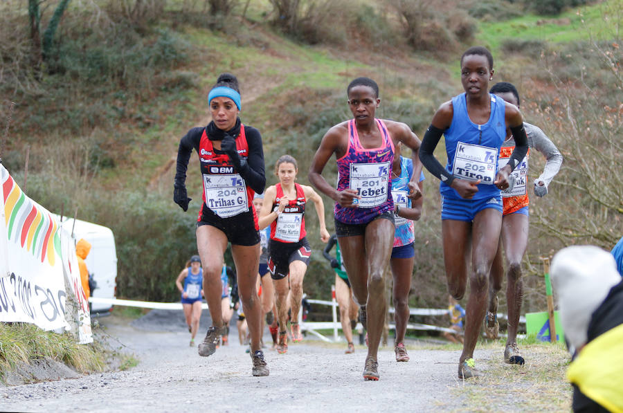 Dos corredores juniors, de 17 años, ofrecieron uno de los mejores espectáculos de los últimos años en el Memorial Muguerza de Elgoibar. Brillante colofón para este 75 aniversario de la prueba guipuzcoana, disputada con frío y lluvia en algunos momentos.