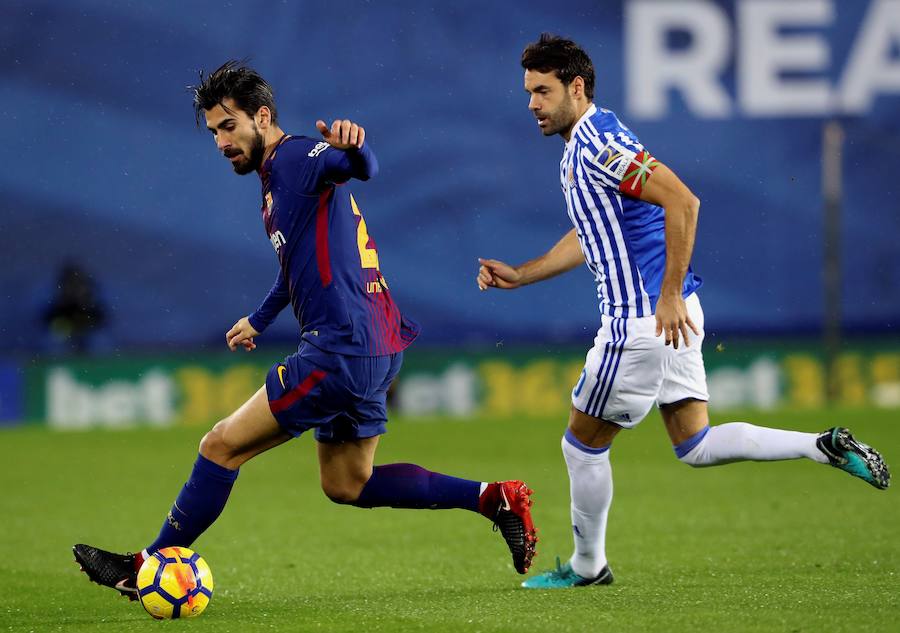 Las mejores imágenes del encuentro entre la Real Sociedad y el F.C. Barcelona en el estadio de Anoeta