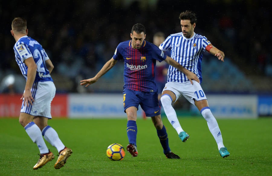 Las mejores imágenes del encuentro entre la Real Sociedad y el F.C. Barcelona en el estadio de Anoeta