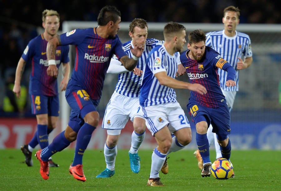 Las mejores imágenes del encuentro entre la Real Sociedad y el F.C. Barcelona en el estadio de Anoeta