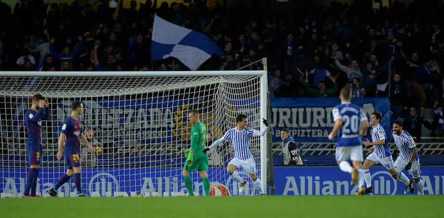 Las mejores imágenes del encuentro entre la Real Sociedad y el F.C. Barcelona en el estadio de Anoeta