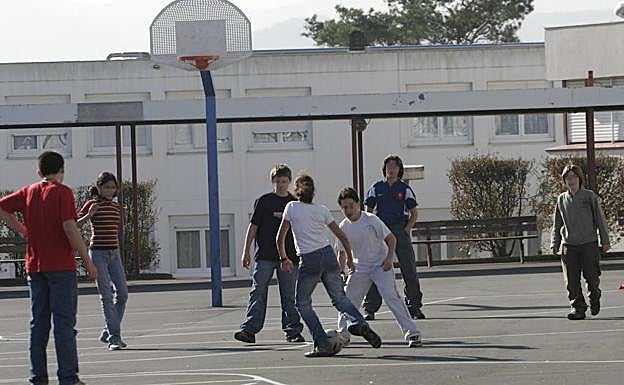 Artxiboko argazkian, Hendaiako Irandatz ikastola. 
