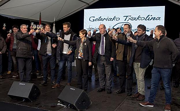 Presentación de la nueva cosecha del txakoli de Getaria