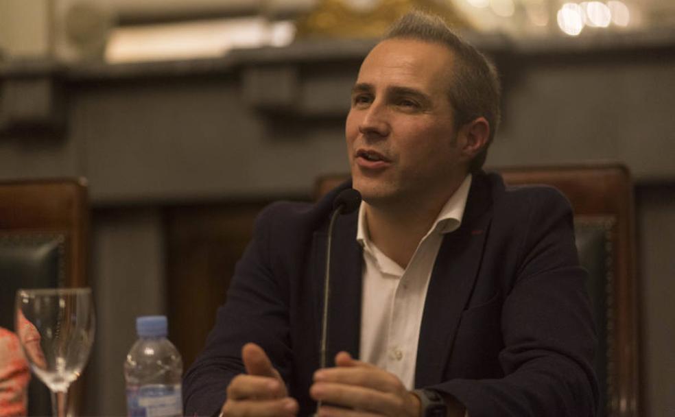 Urresti, durante la presentación de su libro en Bilbao.