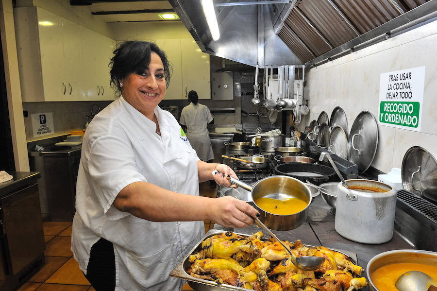 Un año más las sociedades de San Sebastián se han llenado de buen ambiente y mejor gastronomía en la víspera de su día grande y con un gran protagonista, Richard Oribe, Tambor de Oro 2018.