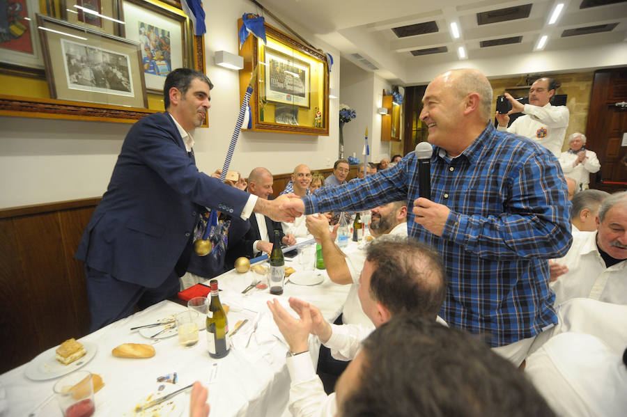 Un año más las sociedades de San Sebastián se han llenado de buen ambiente y mejor gastronomía en la víspera de su día grande y con un gran protagonista, Richard Oribe, Tambor de Oro 2018.
