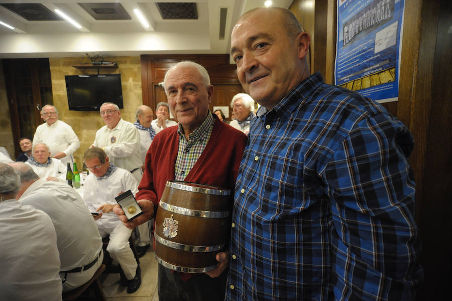 Un año más las sociedades de San Sebastián se han llenado de buen ambiente y mejor gastronomía en la víspera de su día grande y con un gran protagonista, Richard Oribe, Tambor de Oro 2018.
