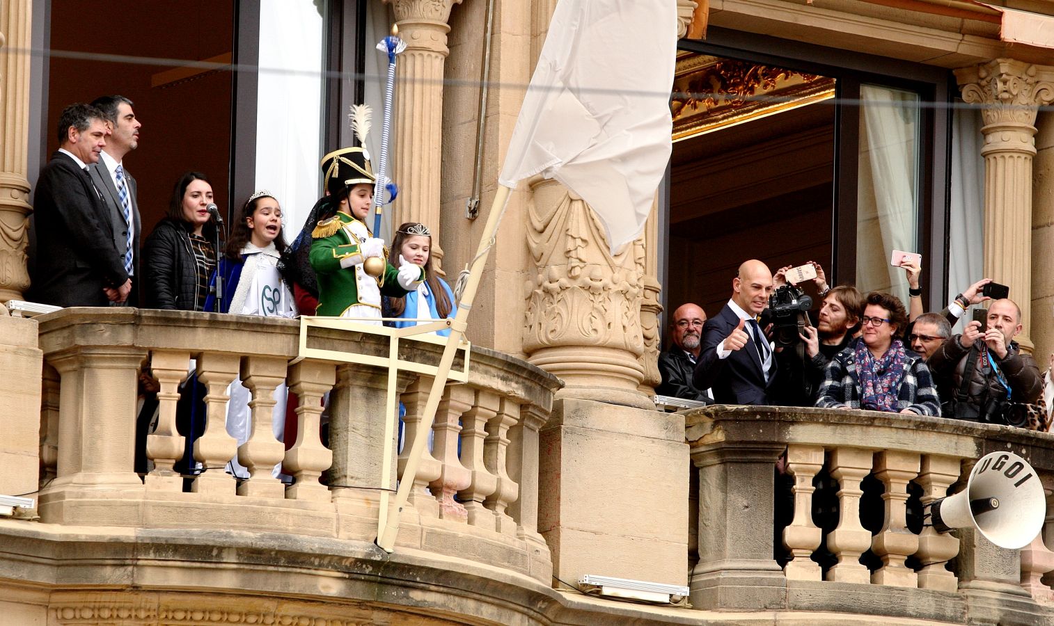 Casi 5.000 niños han desfilado por el centro de San Sebastián al son de la música de Sarriegui