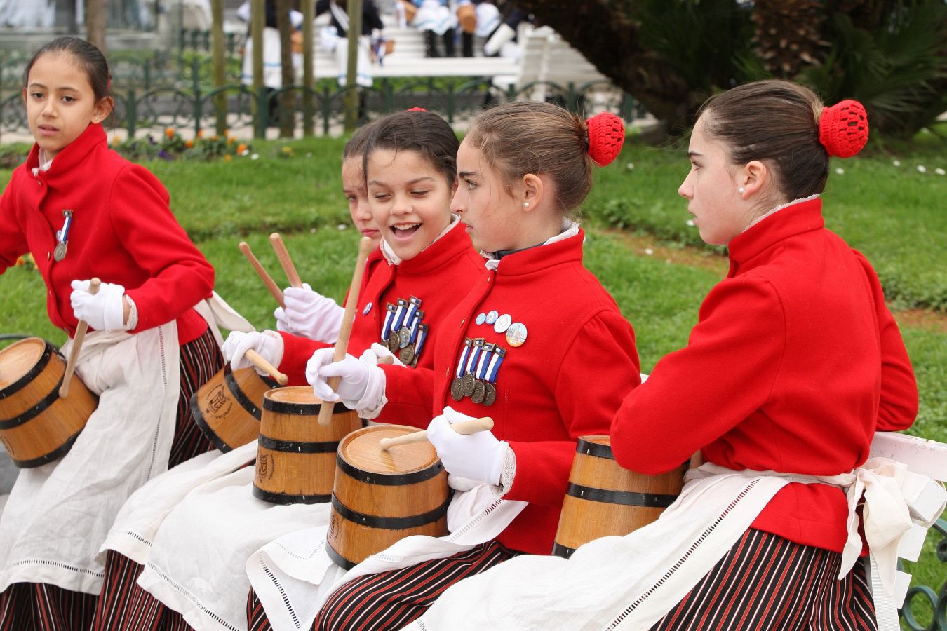 Casi 5.000 niños han desfilado por el centro de San Sebastián al son de la música de Sarriegui