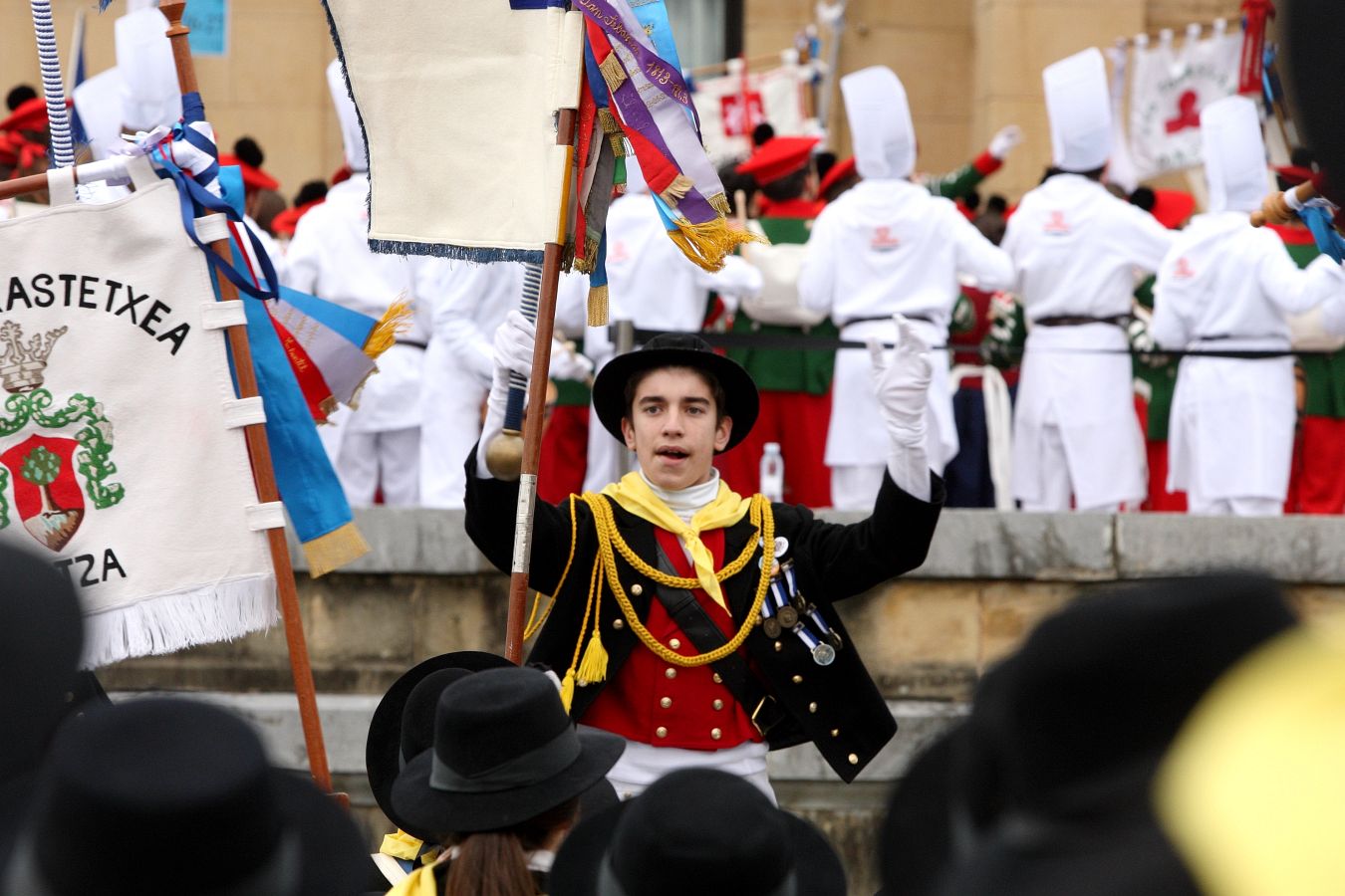 Casi 5.000 niños han desfilado por el centro de San Sebastián al son de la música de Sarriegui