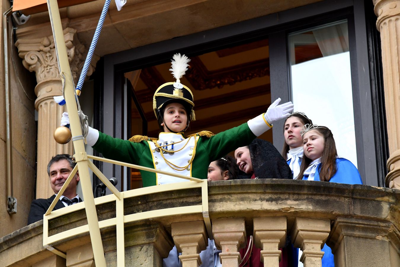 Casi 5.000 niños han desfilado por el centro de San Sebastián al son de la música de Sarriegui