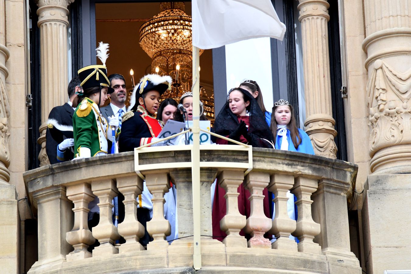 Casi 5.000 niños han desfilado por el centro de San Sebastián al son de la música de Sarriegui